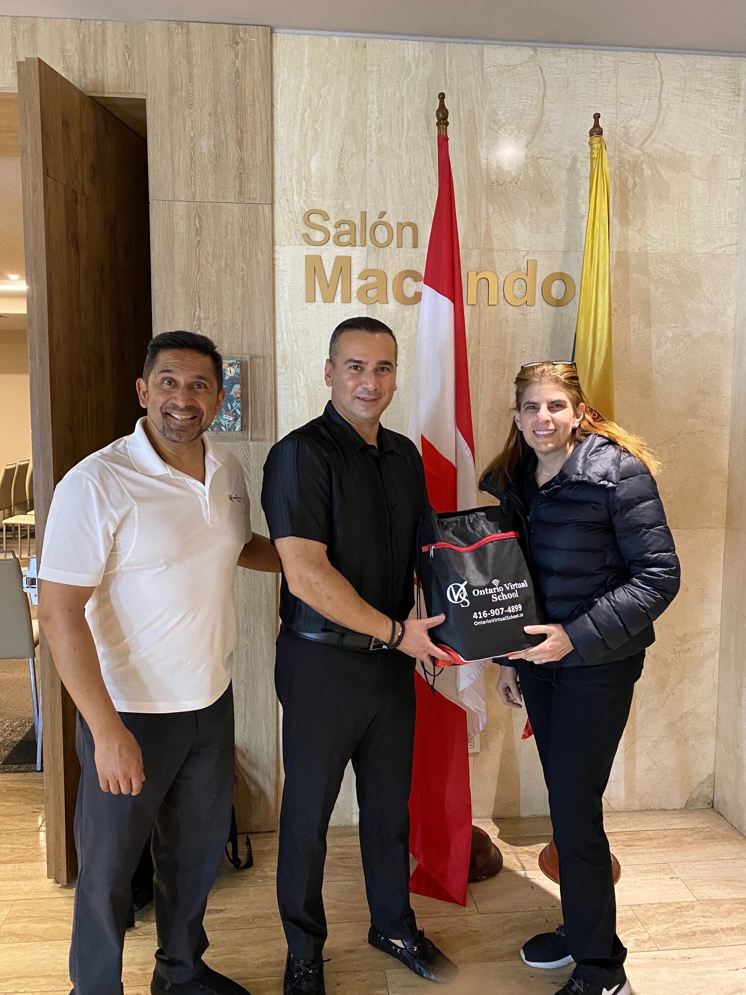 Explore Canada Colombia